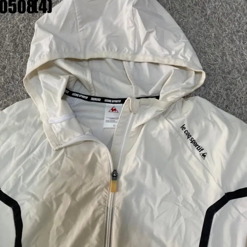 [BUNJANG] Le Coq Sportif White Hooded Windbreaker Jacket / 르꼬끄 화이트 후드 바람막이 자켓 100