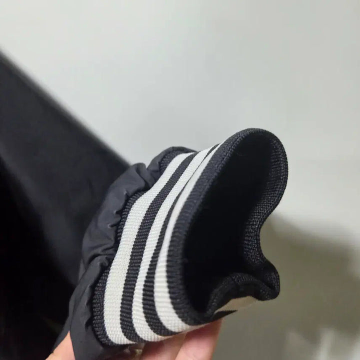 [BUNJANG] Adidas Black Embroidered Bomber Coach Jacket / 아디다스 블랙 엠브로이더드 봄버 코치 자켓 85 26050804