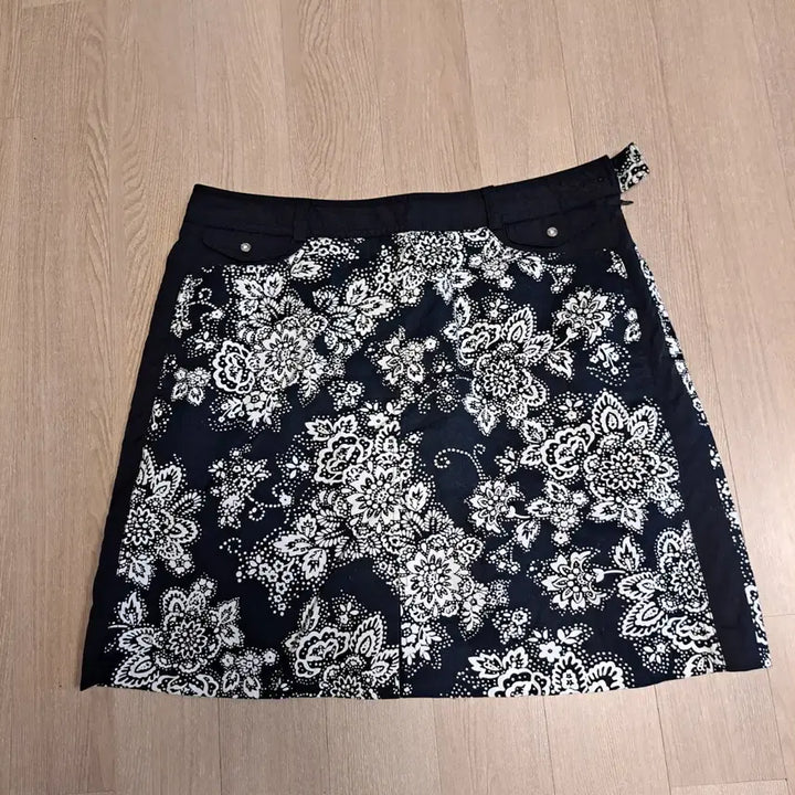[BUNJANG] GREENJOY Black Flower Pattern Midi Skirt / GREENJOY 블랙 플라워 패턴 스커트