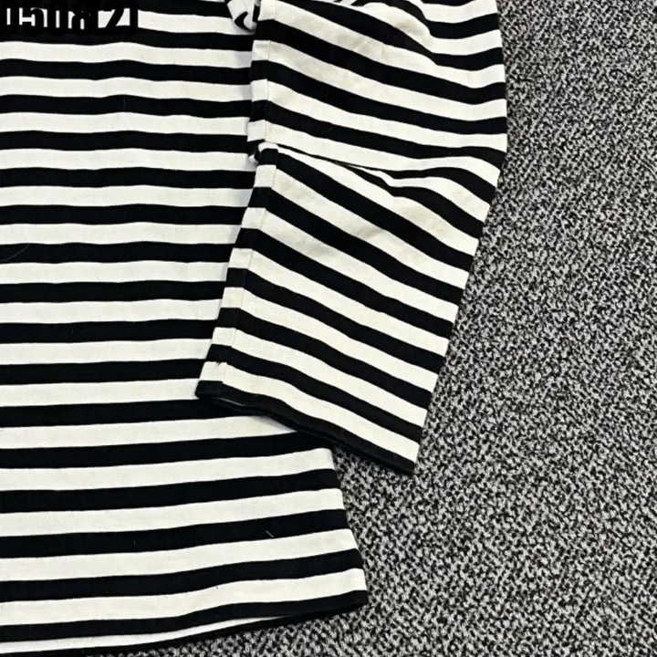 [BUNJANG] Mark Gonzales Striped Long Sleeve T-Shirt / 마크곤잘레스 스트라이프 긴팔 티셔츠