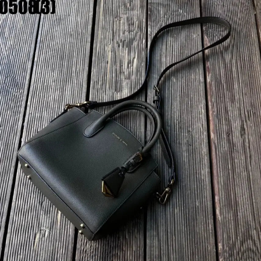 [BUNJANG] Charles &amp; Keith Dark Green Tote Bag / 찰스앤키스 다크 그린 토트백