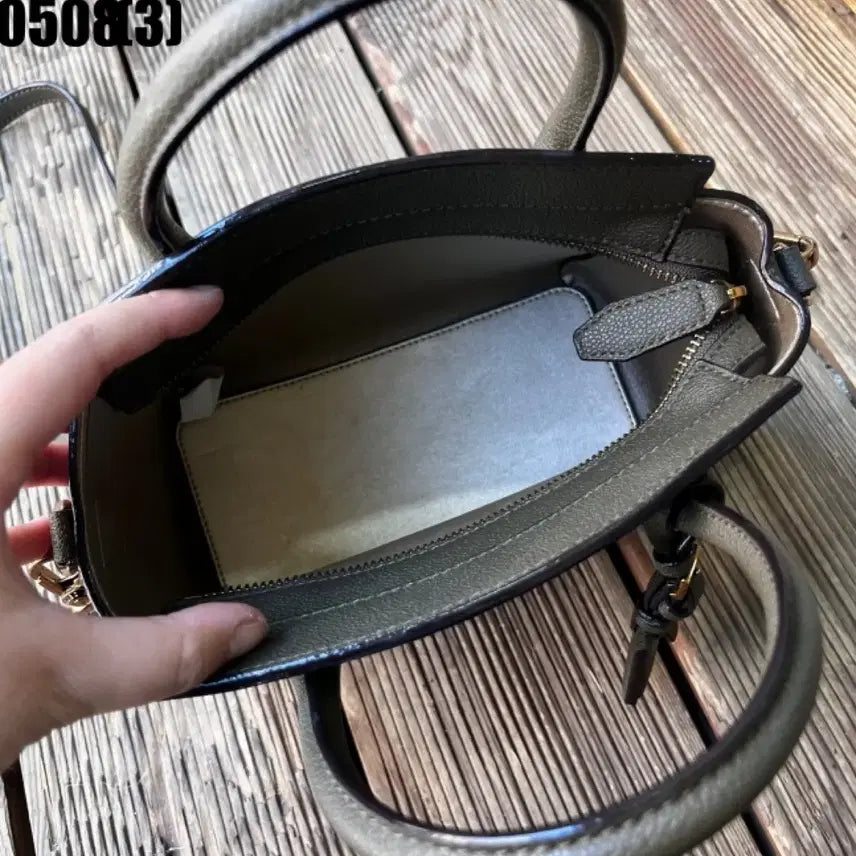 [BUNJANG] Charles &amp; Keith Dark Green Tote Bag / 찰스앤키스 다크 그린 토트백