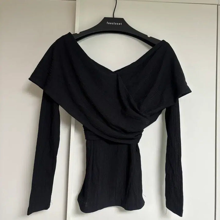 [BUNJANG] Tantan Ribbed V-Neck T-Shirt / 탄탄 숄 브이넥 티