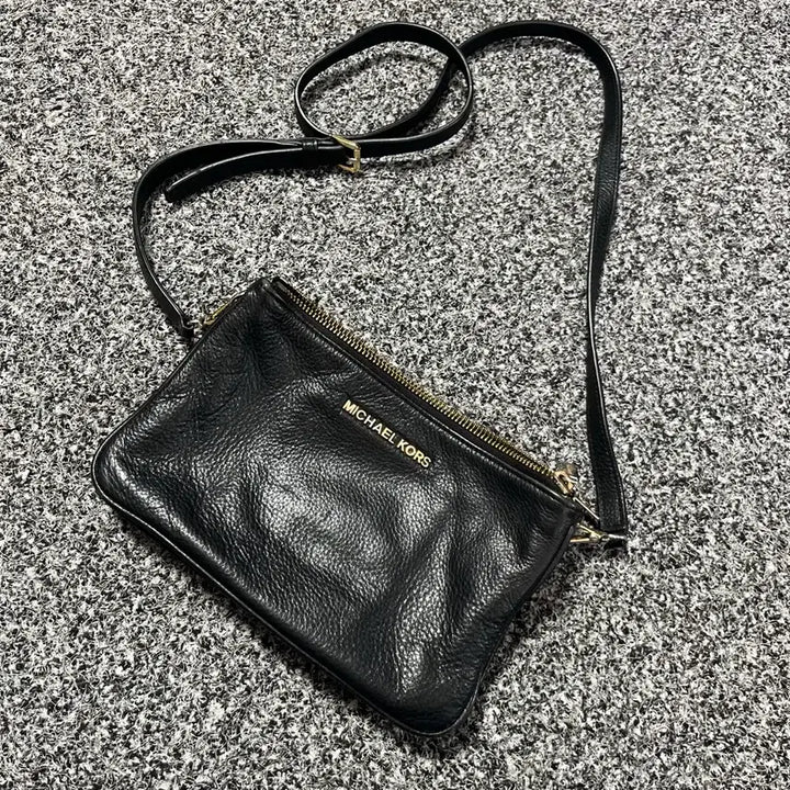 [BUNJANG] Michael Kors Black Leather Crossbody Bag / 마이클코어스 블랙 가죽 크로스백
