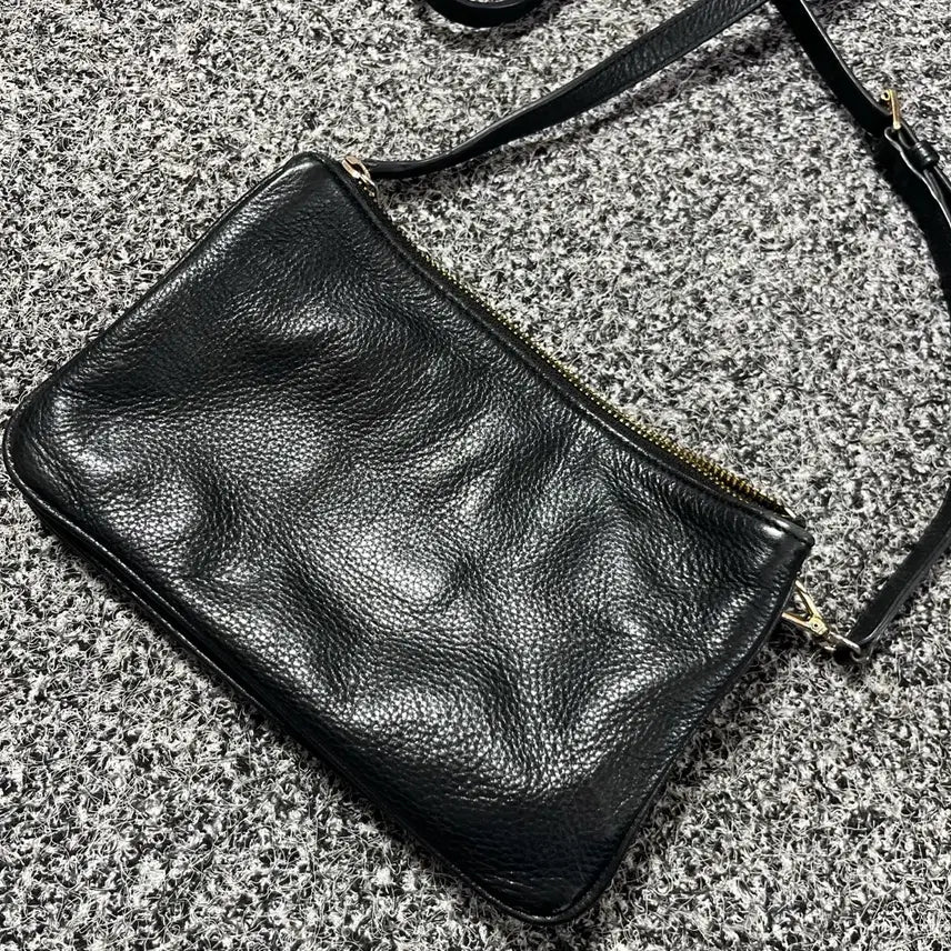 [BUNJANG] Michael Kors Black Leather Crossbody Bag / 마이클코어스 블랙 가죽 크로스백