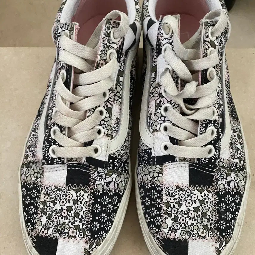 [BUNJANG] Vans Old Skool Flower Pattern Sneakers / 반스 올드스쿨 플라워 패턴 스니커즈