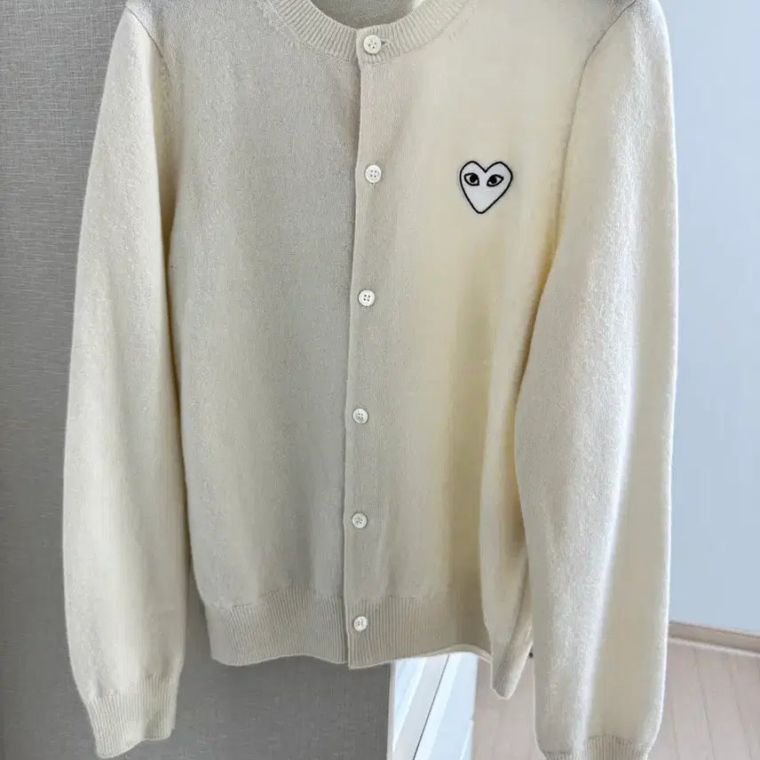 [BUNJANG] Comme des Garçons White Heart Logo Cardigan / 꼼데가르송 화이트 와펜 가디건