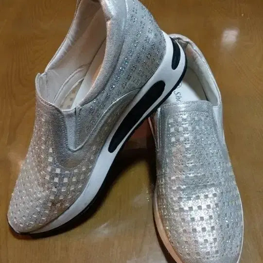 [BUNJANG] Schnell Silver Glitter Height-Increasing Slip-on Shoes / 슈넬 실버 글리터 키높이 슬리온 슈즈