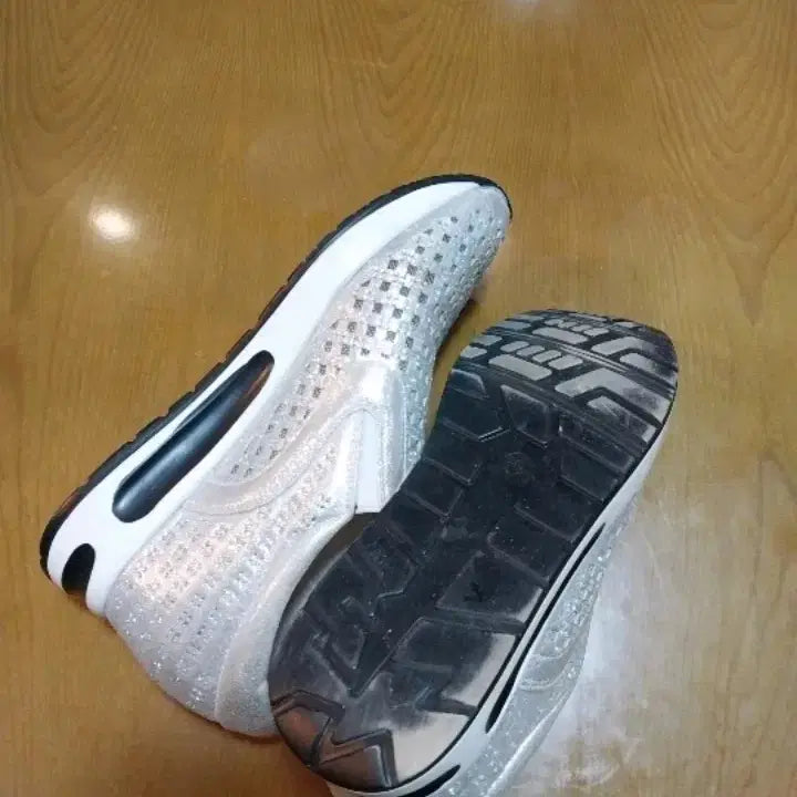 [BUNJANG] Schnell Silver Glitter Height-Increasing Slip-on Shoes / 슈넬 실버 글리터 키높이 슬리온 슈즈