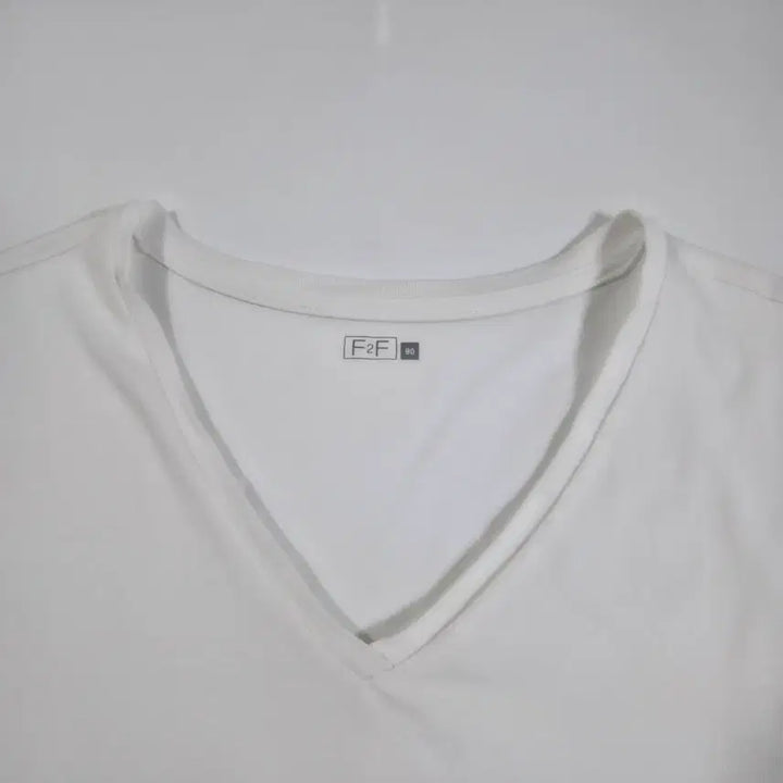 [BUNJANG] F2F White V-Neck Short Sleeve T-Shirt / F2F 화이트 브이넥 반팔티셔츠 90