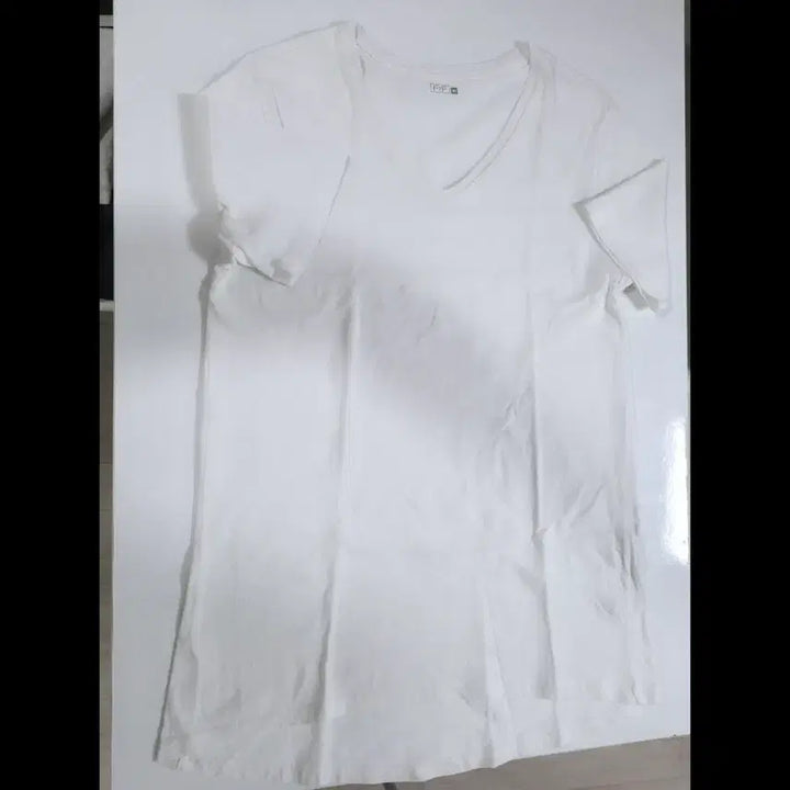 [BUNJANG] F2F White V-Neck Short Sleeve T-Shirt / F2F 화이트 브이넥 반팔티셔츠 90