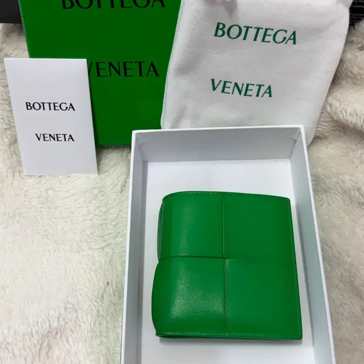 [BUNJANG] Bottega Veneta Slim Intrecciato Bi-Fold Wallet - Parrot Green / 보테가베네타 슬림 인트레치아토 반지갑 - 패러킷