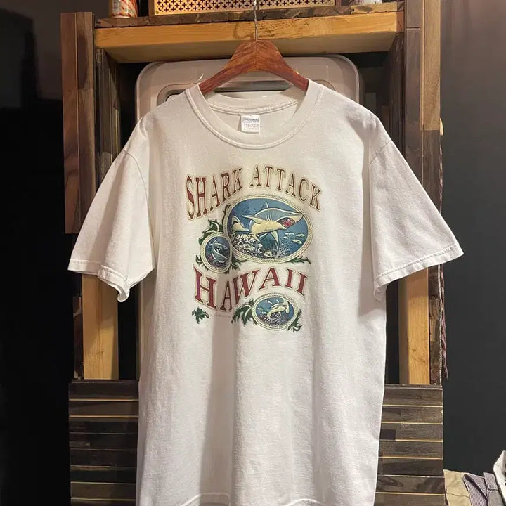 [BUNJANG] Gildan 90s White T-Shirt Hawaii Shark Attack Graphic / 90s길단 반팔티