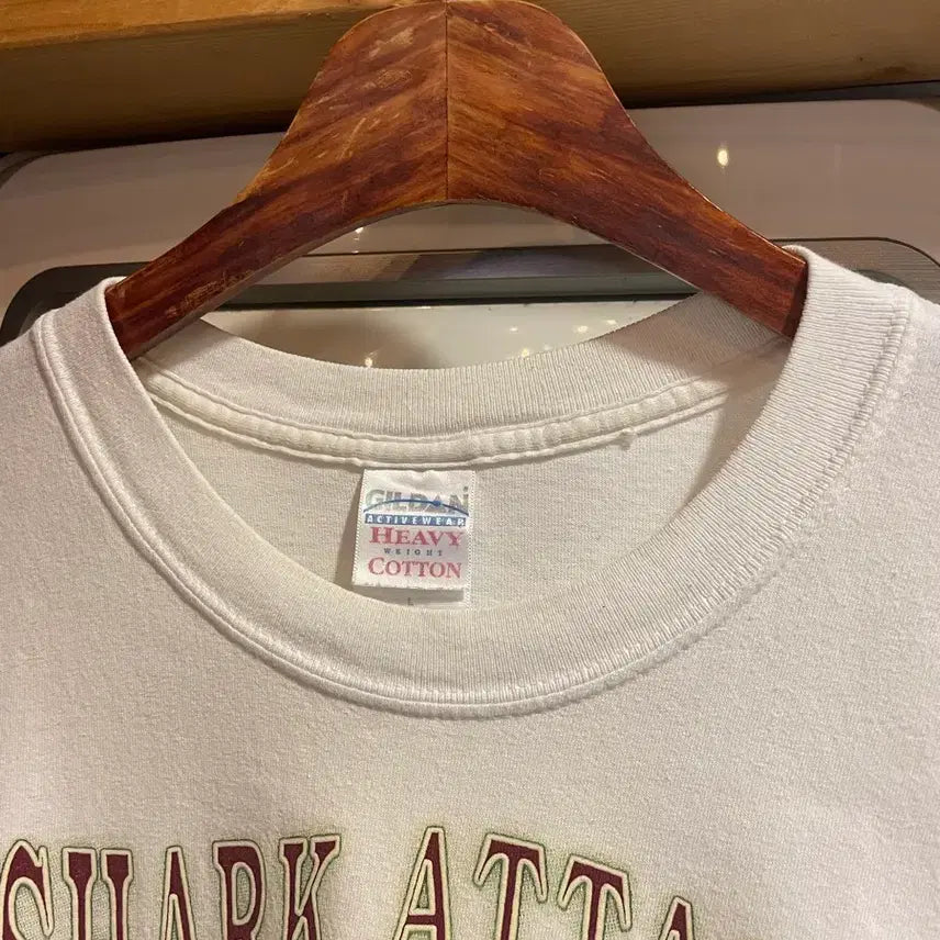 [BUNJANG] Gildan 90s White T-Shirt Hawaii Shark Attack Graphic / 90s길단 반팔티
