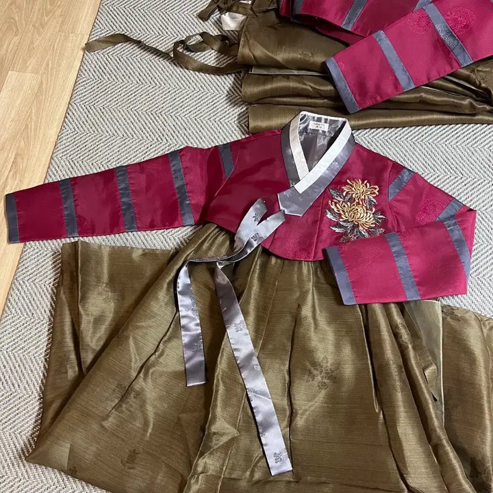 [BUNJANG] Hanbok Set (Jeogori and Skirt) / 55 66 77사이즈 한복세트
