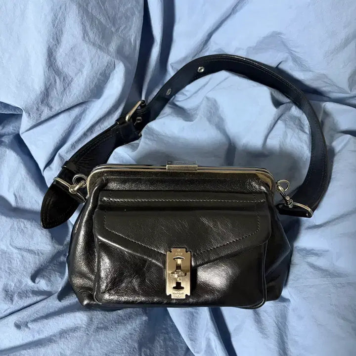 [BUNJANG] Vunque Okam Two Cargo Frame Shoulder Bag / 분크 오캄 두 카고 프레임 숄더백