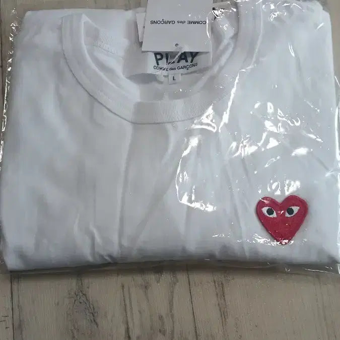 [BUNJANG] Comme des Garçons Play Red Heart Logo White T-Shirt L / 꼼데가르송 플레이 빨간 하트 흰색 반팔티 L
