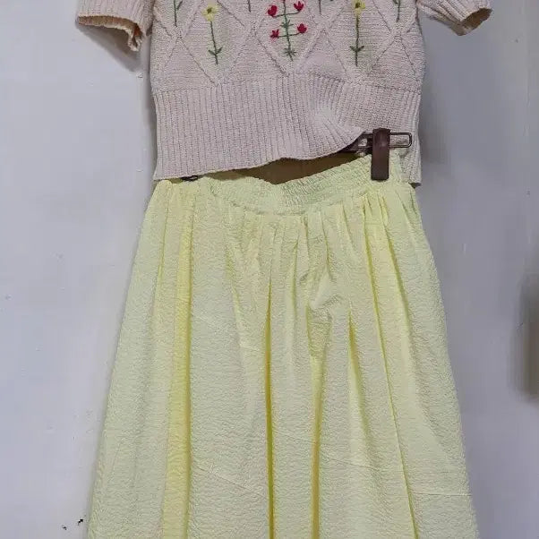 [BUNJANG] Floral Embroidered Short Sleeve Knit and Long Skirt Set / 꽃 자수 반팔 니트 + 롱 스커트 세트