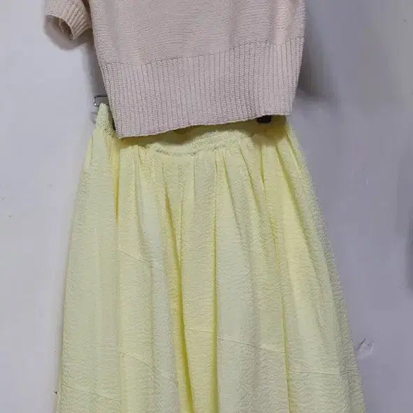 [BUNJANG] Floral Embroidered Short Sleeve Knit and Long Skirt Set / 꽃 자수 반팔 니트 + 롱 스커트 세트