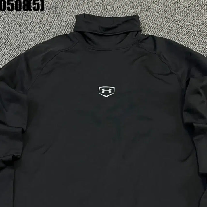 [BUNJANG] Under Armour Black Roll Neck Long Sleeve T-Shirt / 언더아머 블랙 롤넥 긴팔 티셔츠