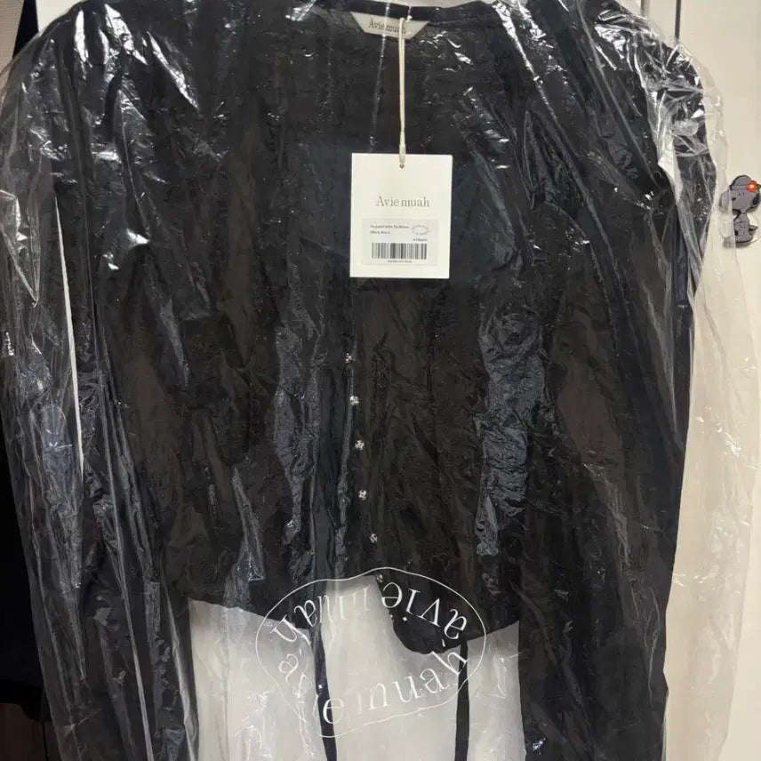 [BUNJANG] Avie Mua Jacquard Satin Tie Blouse (Black) / 아비에무아 자카드새틴 타이 블라우스 (블랙)