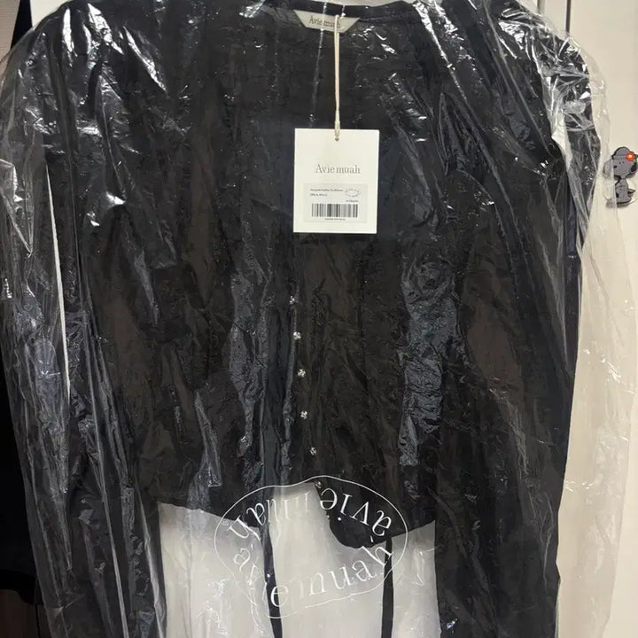 [BUNJANG] Avie Mua Jacquard Satin Tie Blouse (Black) / 아비에무아 자카드새틴 타이 블라우스 (블랙)