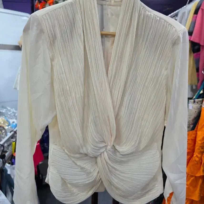 [BUNJANG] VinPalace Ivory Pleated Knot Blouse / 아이보리 플리츠 매듭 블라우스(m)