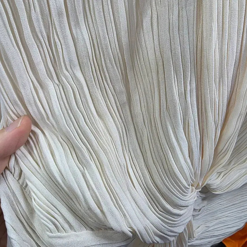 [BUNJANG] VinPalace Ivory Pleated Knot Blouse / 아이보리 플리츠 매듭 블라우스(m)