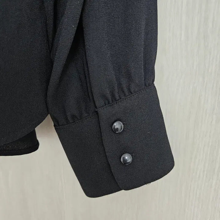 [BUNJANG] Mio Black Basic Long Sleeve Blouse Size M / 미쏘 블랙 기본 긴팔 블라우스 M 하객룩 추천
