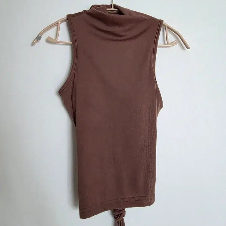 [BUNJANG] Brown Half-Neck Sleeveless Bralette / 하프넥 브라운 슬리브리스 브라탑