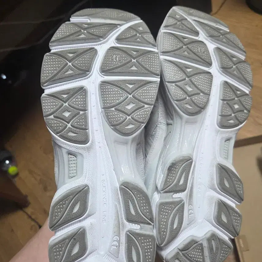 [BUNJANG] Asics Gel NYC Sneakers (280mm) / 아식스 젤 nyc 280mm 팝니다