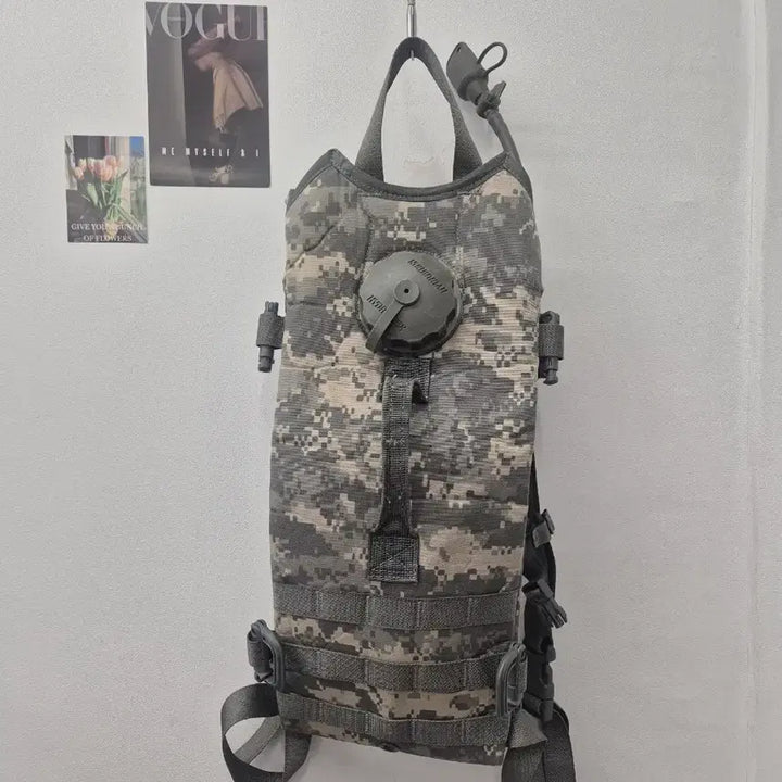 [BUNJANG] BAE SYSTEMS SDS OF PA INC. US Military Digital Camo Hydration Pack / 미군 디지털 카모 패턴의 하이드레이션 백이에요야외 활동 시 수분 보충에