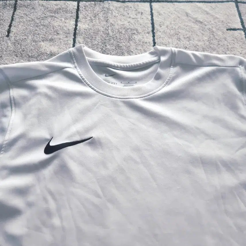 [BUNJANG] Nike Dri-FIT White T-Shirt Size M (95-100) / 나이키 드라이핏 기능성 화이트 반팔 사이즈 95-100