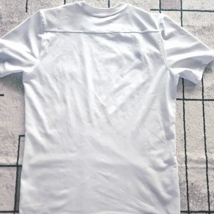 [BUNJANG] Nike Dri-FIT White T-Shirt Size M (95-100) / 나이키 드라이핏 기능성 화이트 반팔 사이즈 95-100
