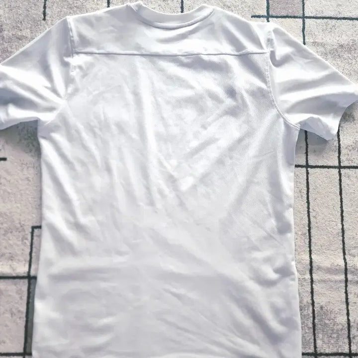 [BUNJANG] Nike Dri-FIT White T-Shirt Size M (95-100) / 나이키 드라이핏 기능성 화이트 반팔 사이즈 95-100