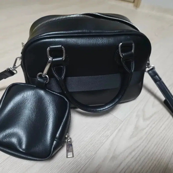 [BUNJANG] Anti-Theft Crossbody Bag with Pouch Set / 도난방지 크로스백 + 파우치 세트