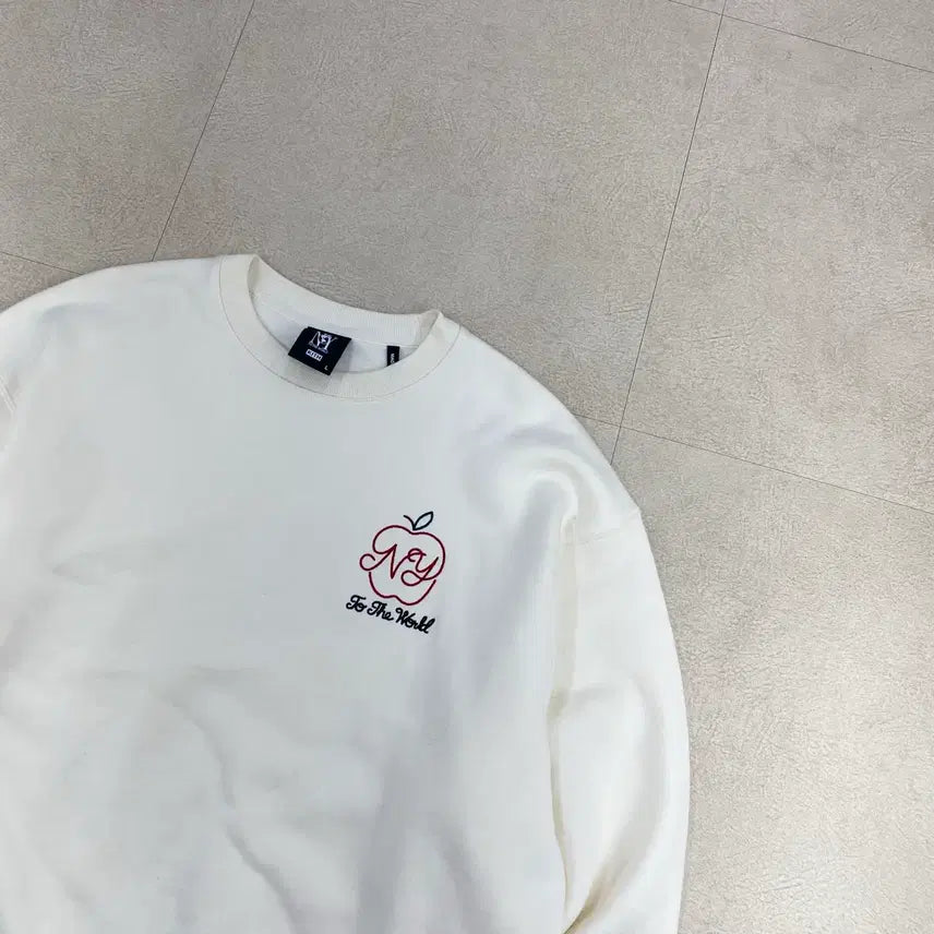 [BUNJANG] Kith New York Embroidered Logo Crewneck Sweatshirt (Size 105) / 키스 kith 뉴욕 자수 로고 크루넥 맨투맨 (105)