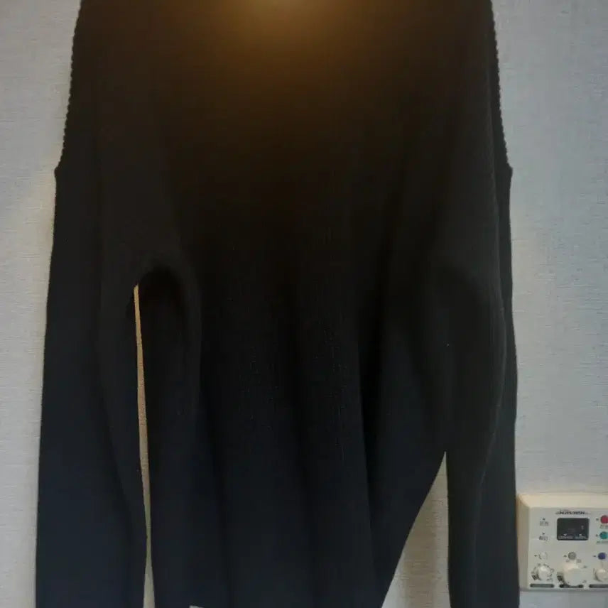 [BUNJANG] Blond9 Crewneck Ribbed Knit Sweater Black Medium / 블론드나인 크루넥 리브 니트 스웨터 블랙 미디움