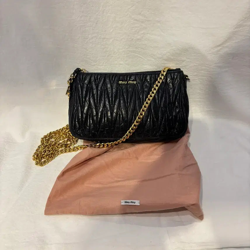 [BUNJANG] Miu Miu Matelassé Chain Crossbody Bag / 미우미우 마테라쎄 체인 크로스백