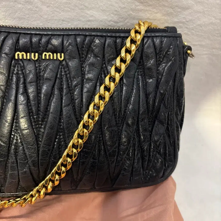 [BUNJANG] Miu Miu Matelassé Chain Crossbody Bag / 미우미우 마테라쎄 체인 크로스백