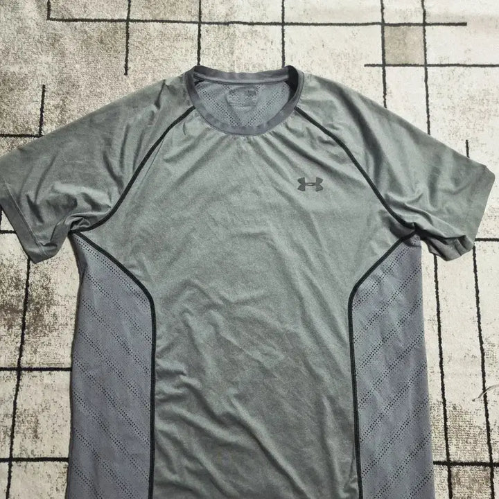 [BUNJANG] Under Armour Functional Short Sleeve Running T-Shirt Deep Gray Size L / 언더아머 기능성 반팔 러닝 런닝 딥그레이 사이즈 100 L