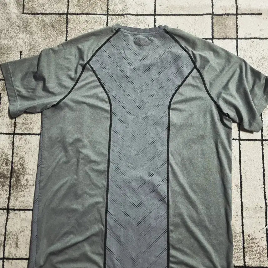 [BUNJANG] Under Armour Functional Short Sleeve Running T-Shirt Deep Gray Size L / 언더아머 기능성 반팔 러닝 런닝 딥그레이 사이즈 100 L