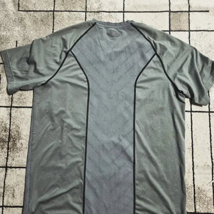[BUNJANG] Under Armour Functional Short Sleeve Running T-Shirt Deep Gray Size L / 언더아머 기능성 반팔 러닝 런닝 딥그레이 사이즈 100 L