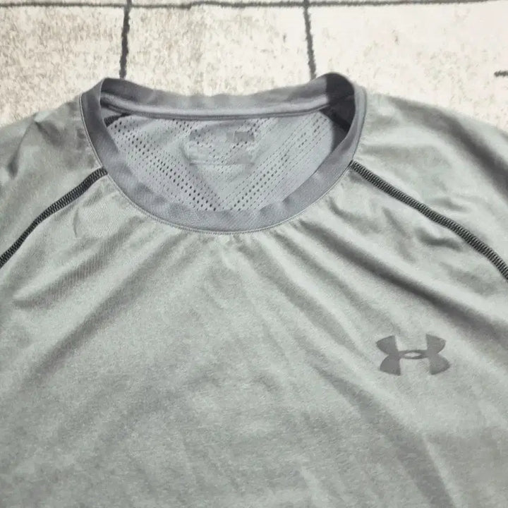 [BUNJANG] Under Armour Functional Short Sleeve Running T-Shirt Deep Gray Size L / 언더아머 기능성 반팔 러닝 런닝 딥그레이 사이즈 100 L