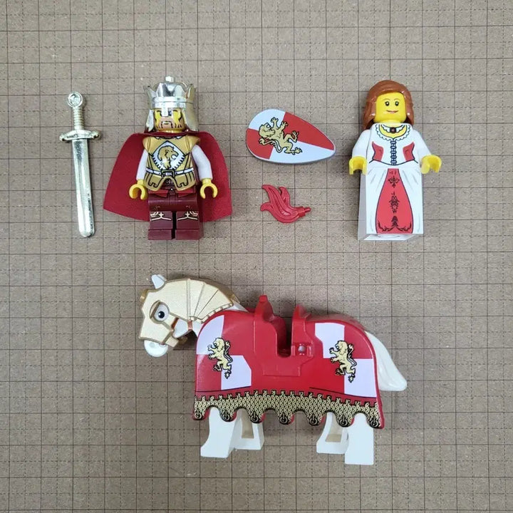 [BUNJANG] LEGO Castle Kingdom Lion King, Queen, Horse + Bird Bundle Set / 레고 캐슬 킹덤 라이온 왕, 왕비, 말+바딩 일괄 팝니다.