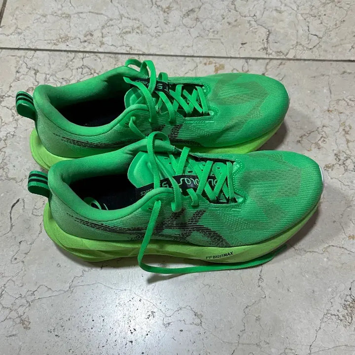 [BUNJANG] Asics NovaBlast 5 Running Shoes - Size 275mm (Green) / 노바블라스트 5 사이즈 275mm