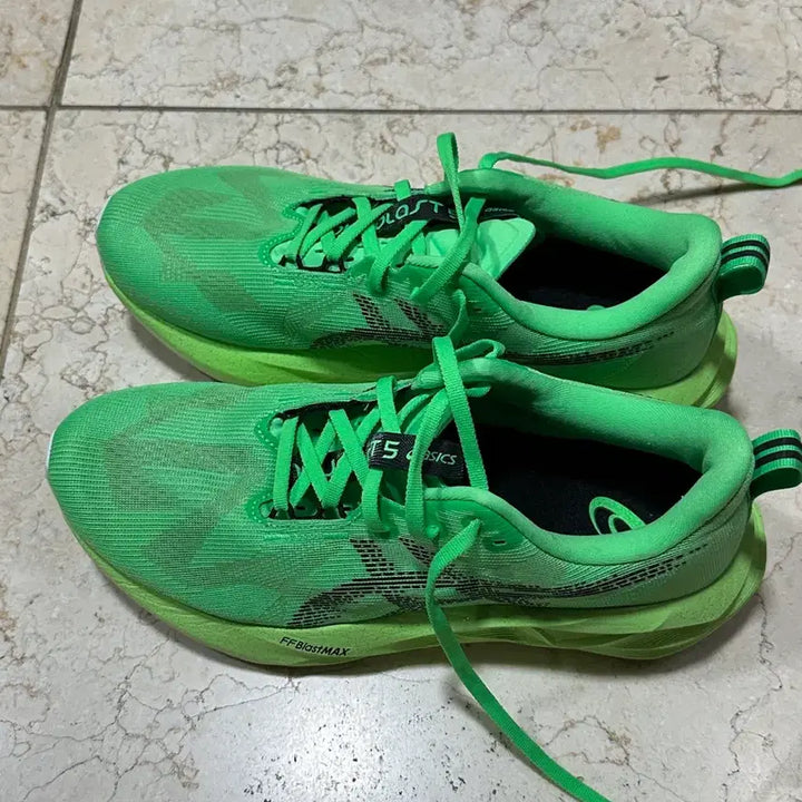 [BUNJANG] Asics NovaBlast 5 Running Shoes - Size 275mm (Green) / 노바블라스트 5 사이즈 275mm