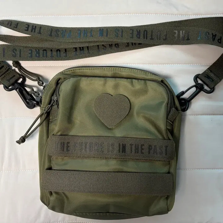 [BUNJANG] Human Made Khaki Crossbody Bag / 휴먼메이드 크로스백 카키색