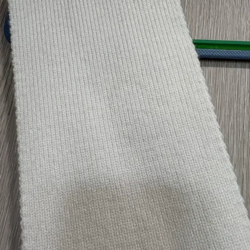 [BUNJANG] White Knit Vest with Black Line Detail / 화이트 니트 조끼