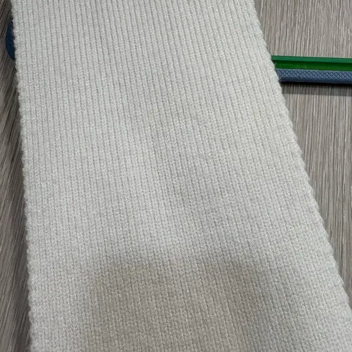 [BUNJANG] White Knit Vest with Black Line Detail / 화이트 니트 조끼